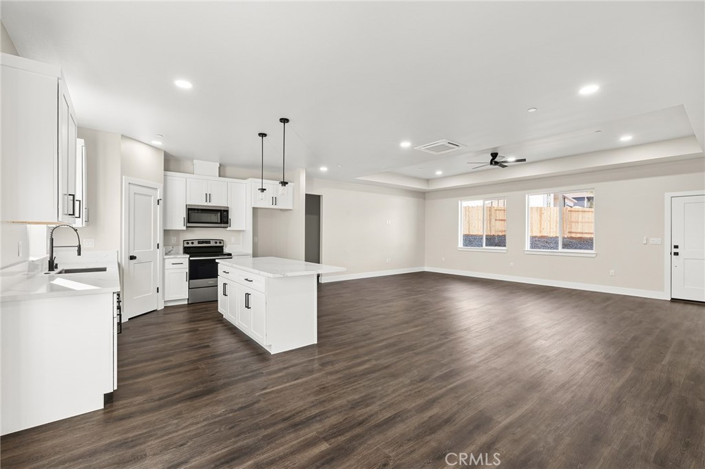 5811 Golden Oaks Road Property Photo 11
