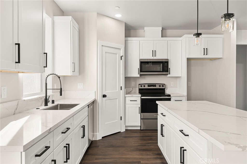 5811 Golden Oaks Road Property Photo 12