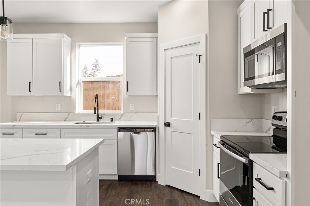 5811 Golden Oaks Road Property Photo 14