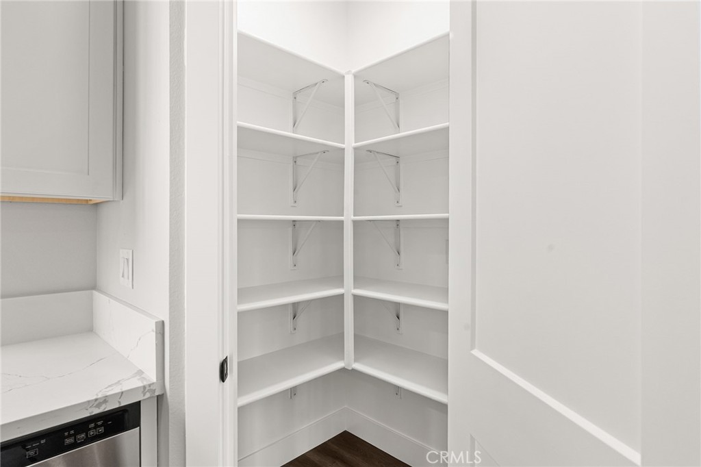 5811 Golden Oaks Road Property Photo 15