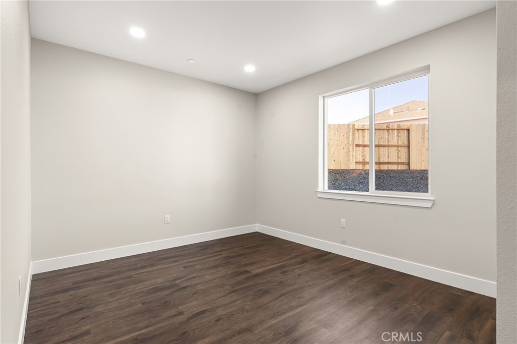 5811 Golden Oaks Road Property Photo 17