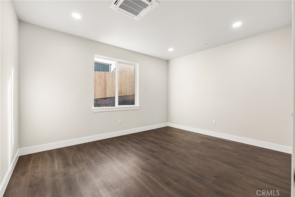 5811 Golden Oaks Road Property Photo 22
