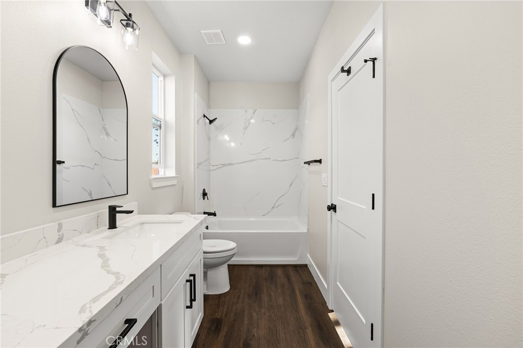 5811 Golden Oaks Road Property Photo 28
