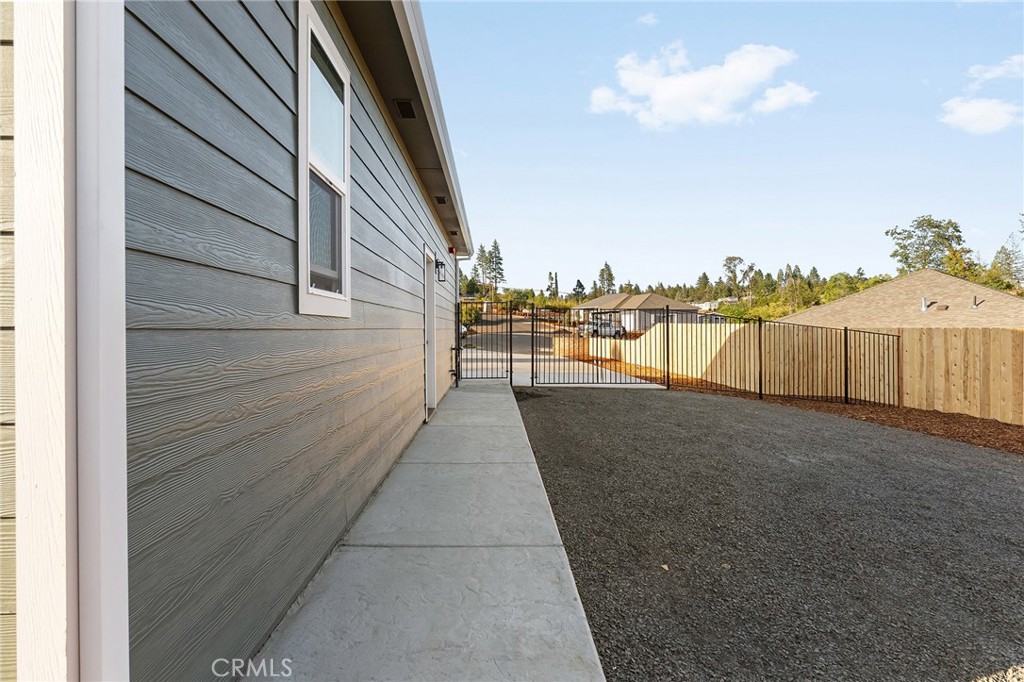 5811 Golden Oaks Road Property Photo 35