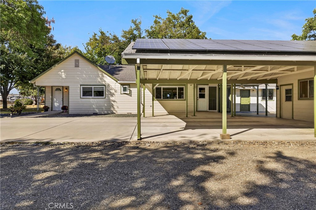 658 4th Street Property Photo 3