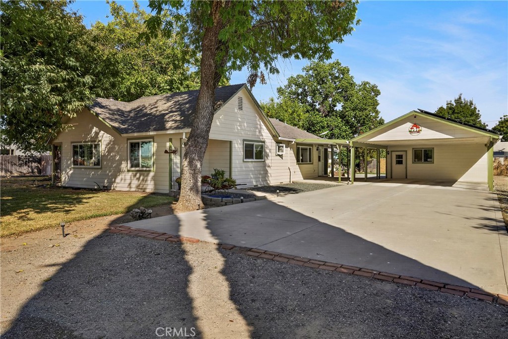658 4th Street Property Photo 5