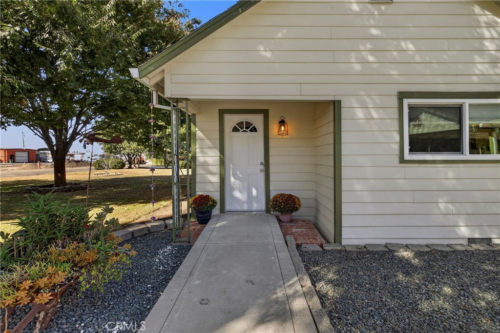 658 4th Street Property Photo 6