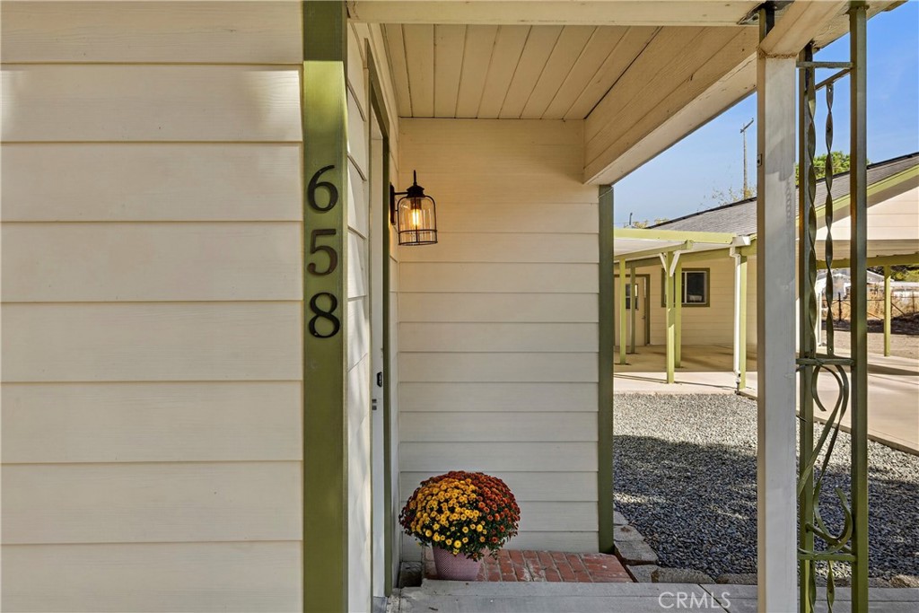 658 4th Street Property Photo 7