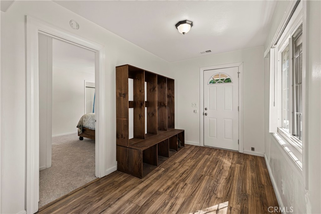 658 4th Street Property Photo 8