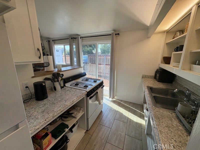 573 White Property Photo 3