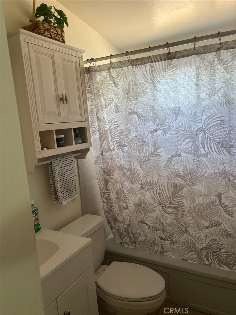 573 White Property Photo 8