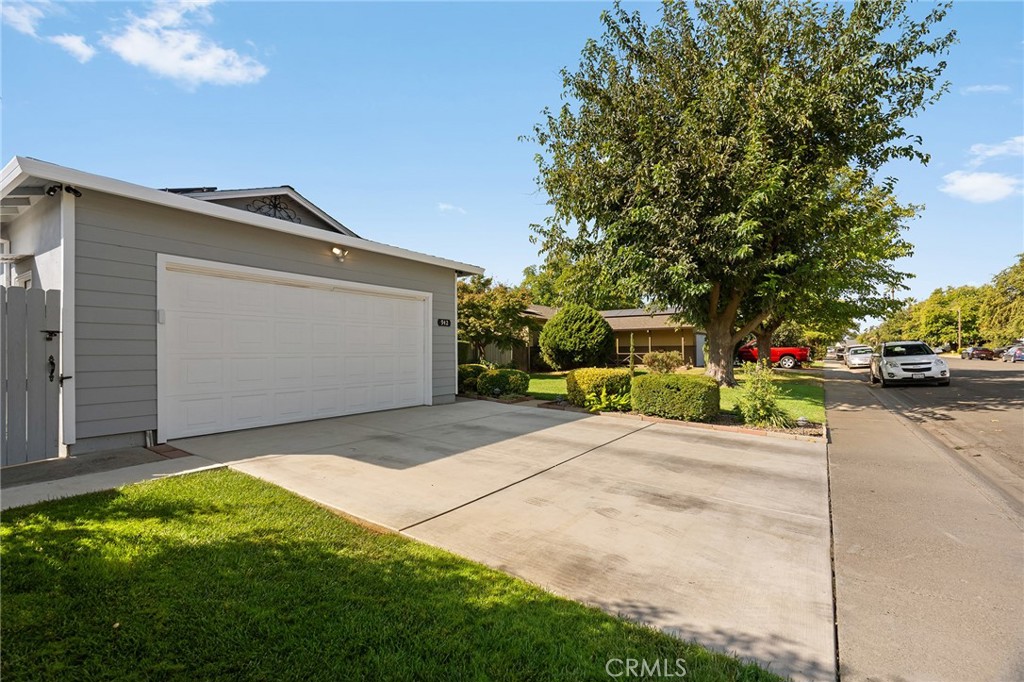 942 Elm Street Property Photo 3