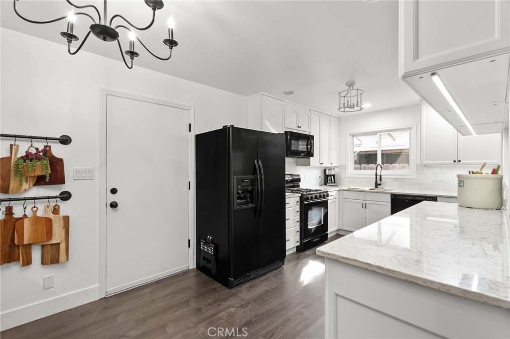 942 Elm Street Property Photo 16