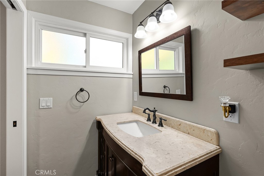 942 Elm Street Property Photo 24