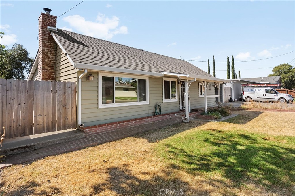 146 E Shasta Property Photo 2