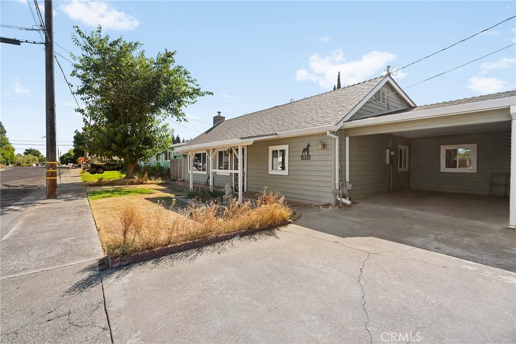 146 E Shasta Property Photo 3