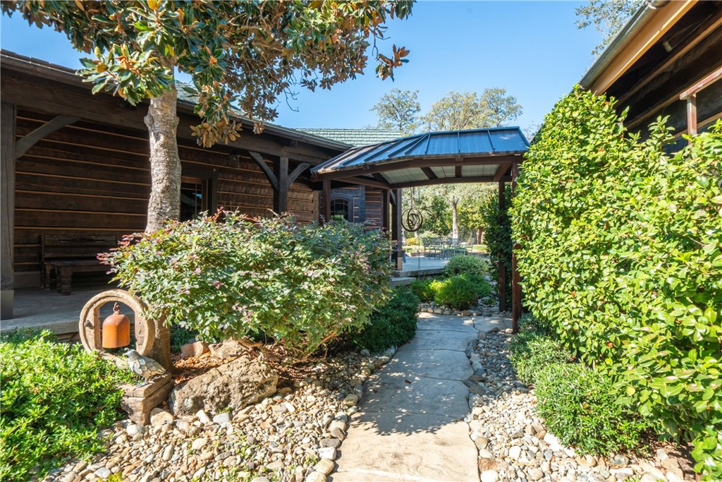 15900 El Camino Robles Property Photo 6