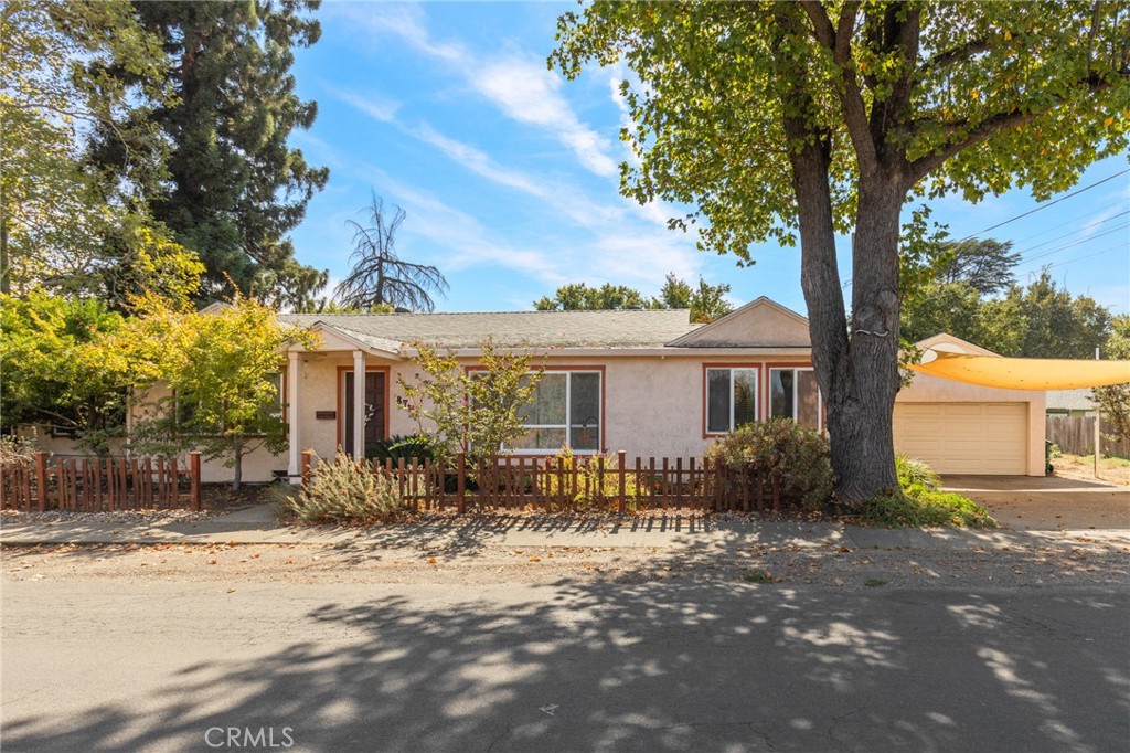 871 E Lindo Avenue Property Photo 1