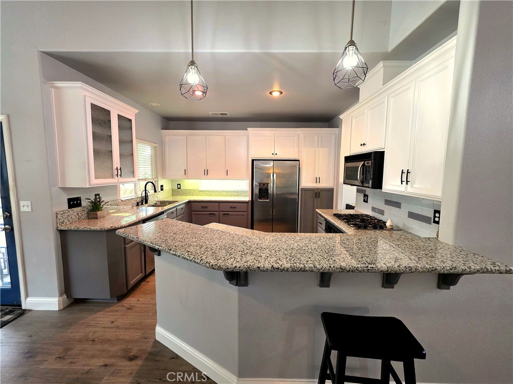 63 Glenbrook Court Property Photo 3