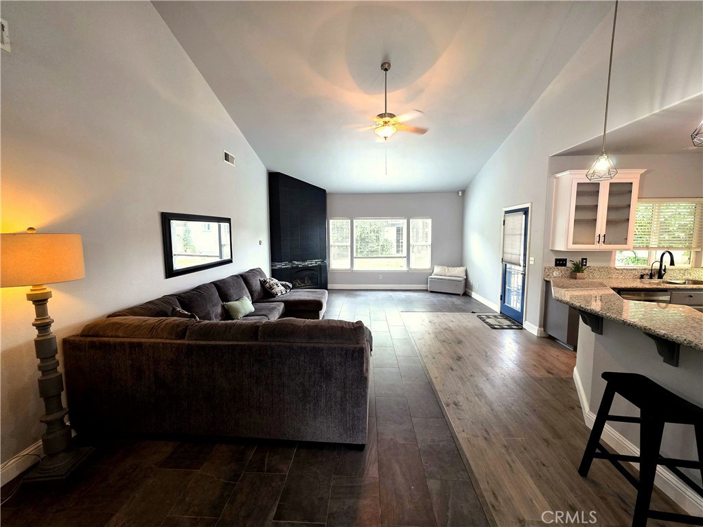 63 Glenbrook Court Property Photo 4