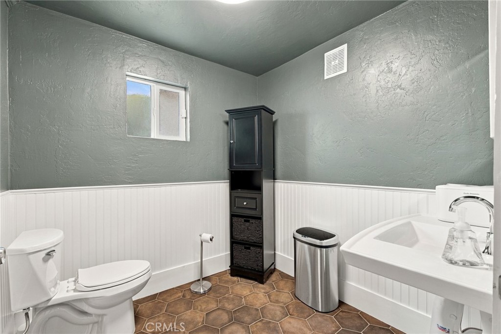 121 W 1st Property Photo 18