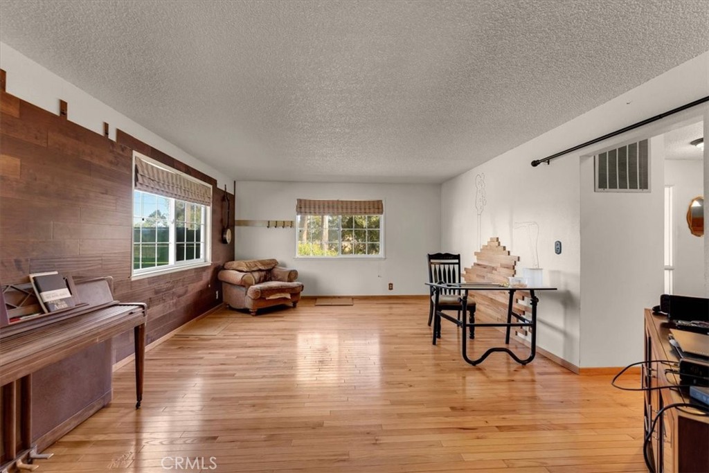 25351 Orange Property Photo 10