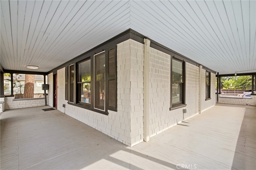 121 W 1st Property Photo 4