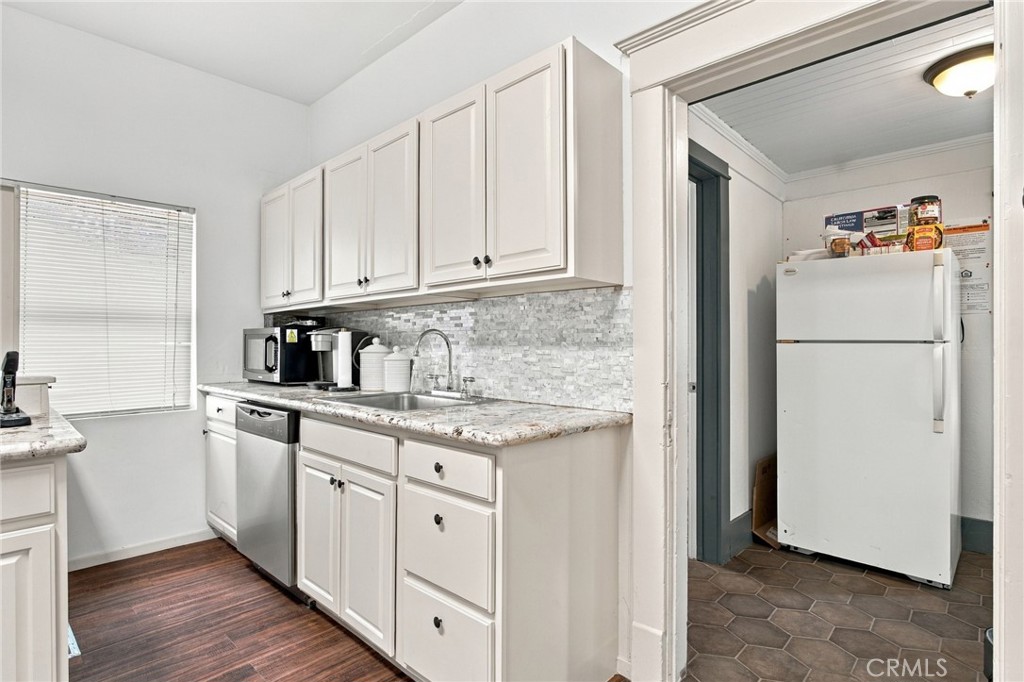 121 W 1st Property Photo 15