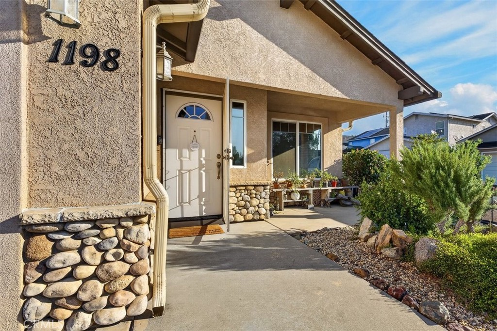 1198 Gossamer Property Photo 3