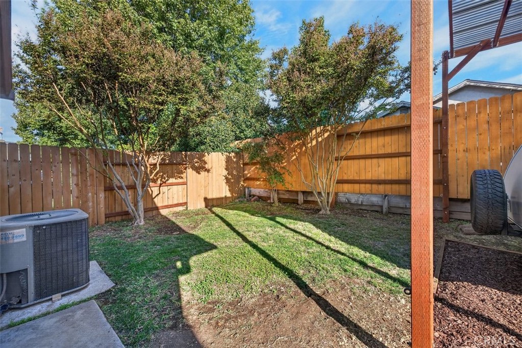 1198 Gossamer Property Photo 8