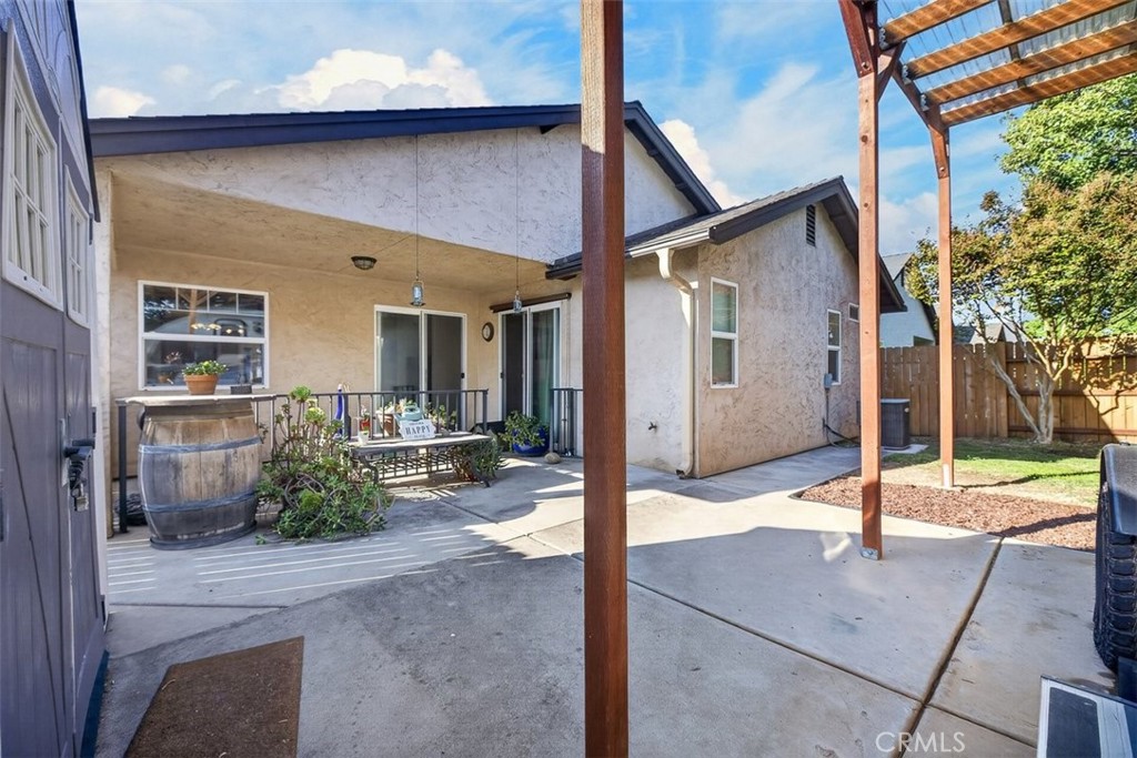 1198 Gossamer Property Photo 9