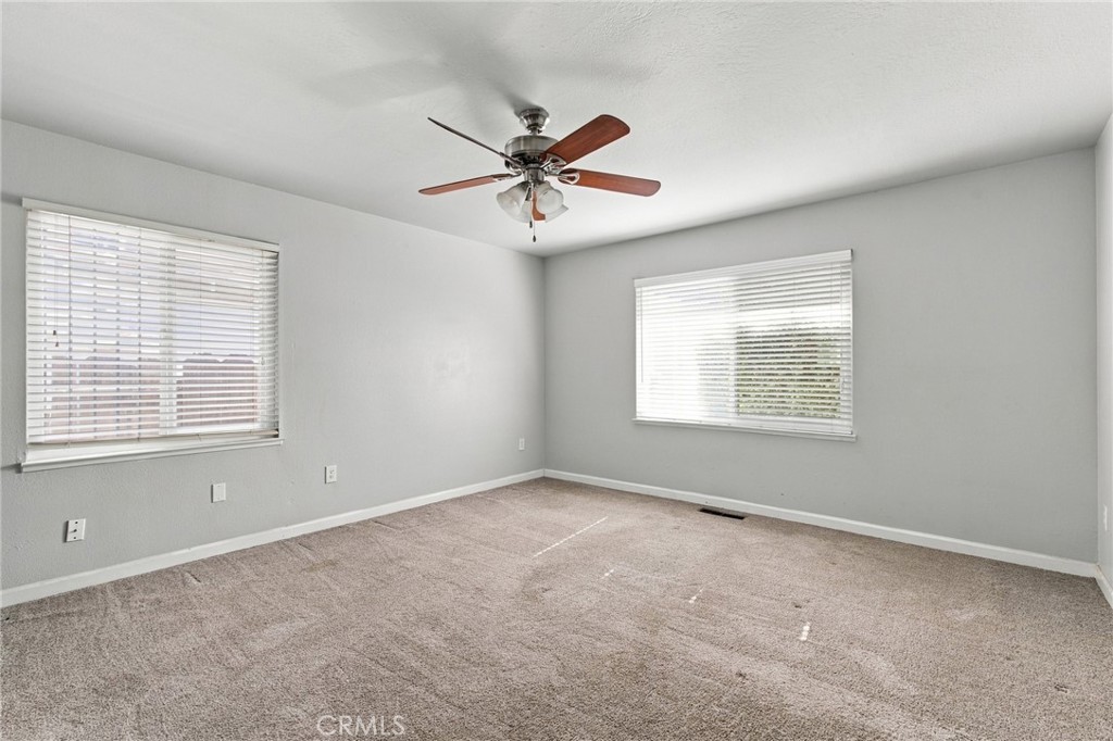 195 E Shasta Property Photo 6