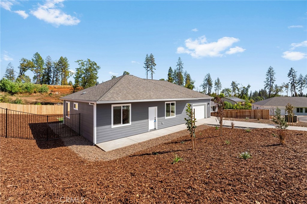 5826 Golden Oaks Road Property Photo 2