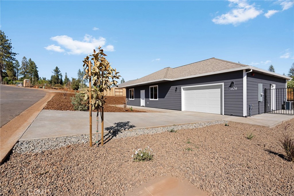 5826 Golden Oaks Road Property Photo 3