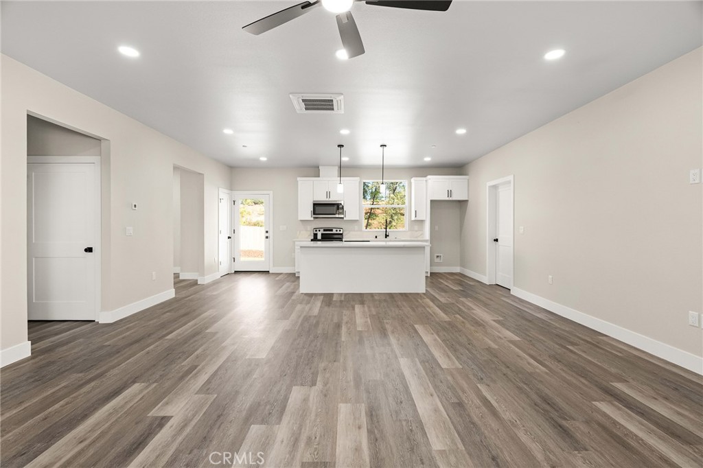 5826 Golden Oaks Road Property Photo 4