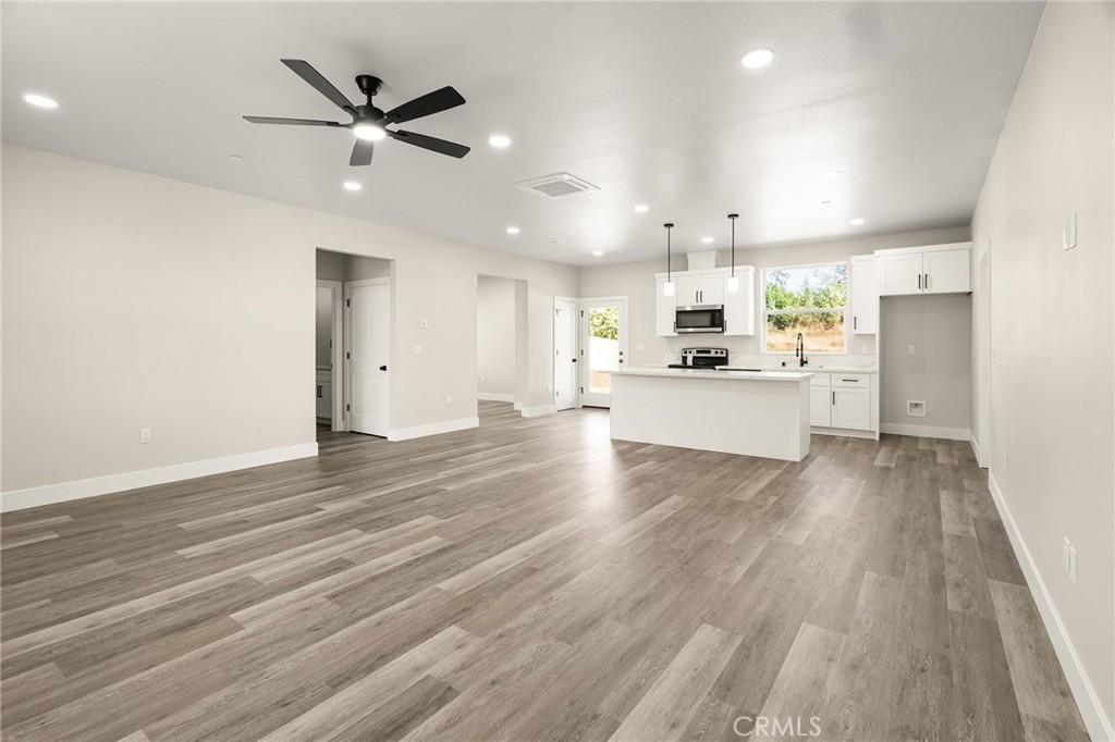 5826 Golden Oaks Road Property Photo 5