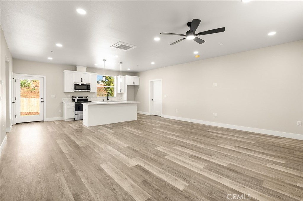5826 Golden Oaks Road Property Photo 7