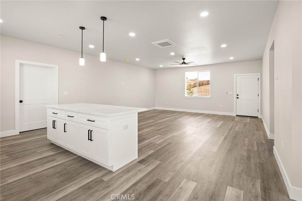 5826 Golden Oaks Road Property Photo 8