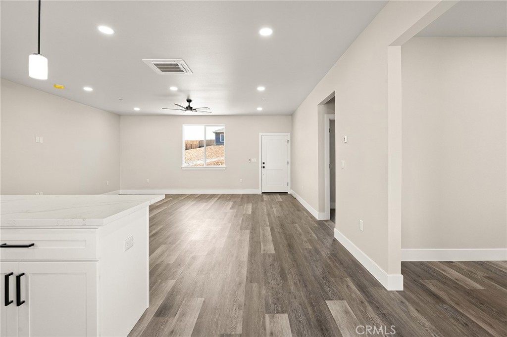 5826 Golden Oaks Road Property Photo 9