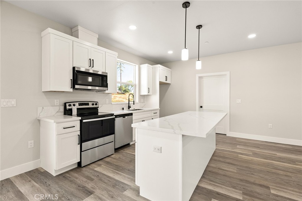 5826 Golden Oaks Road Property Photo 11