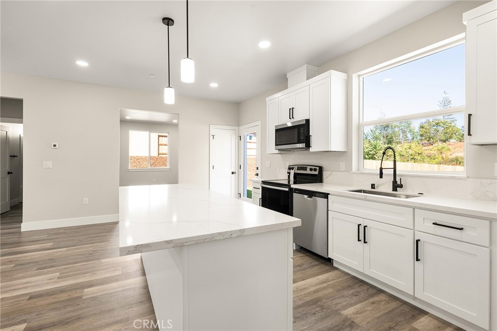 5826 Golden Oaks Road Property Photo 12