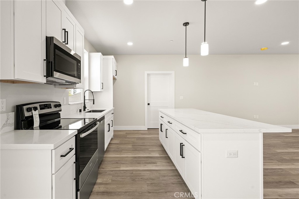 5826 Golden Oaks Road Property Photo 14