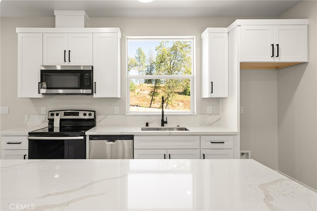 5826 Golden Oaks Road Property Photo 15