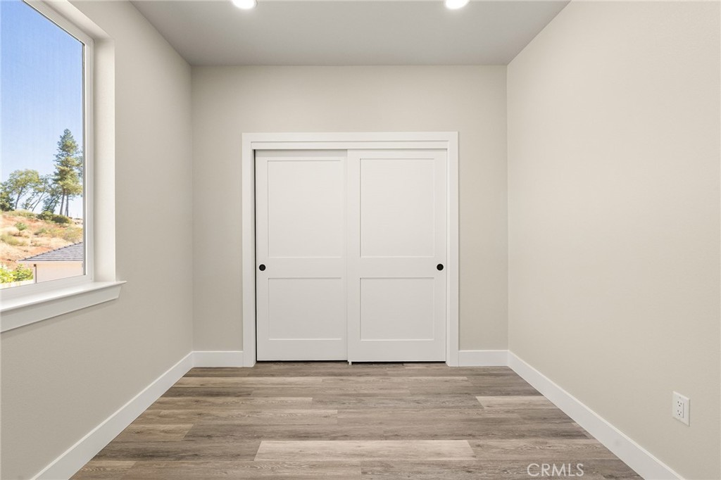 5826 Golden Oaks Road Property Photo 16