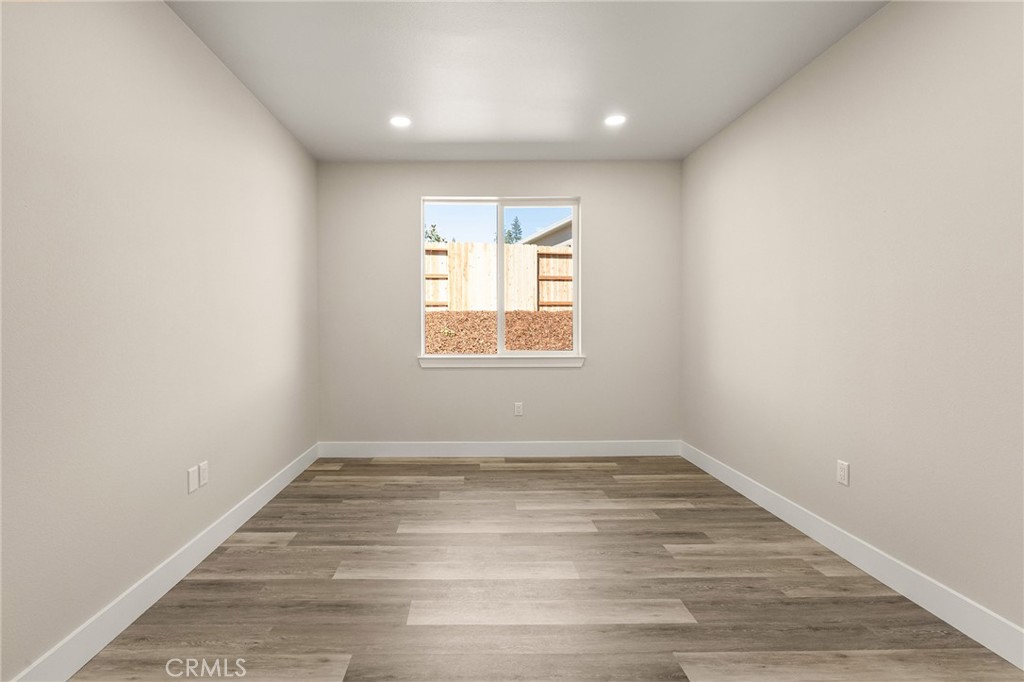 5826 Golden Oaks Road Property Photo 18