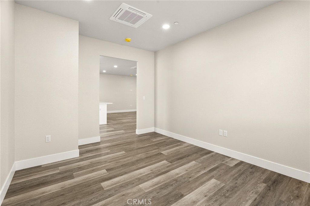 5826 Golden Oaks Road Property Photo 20