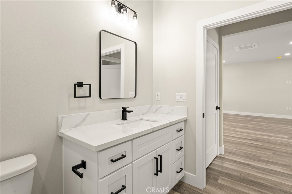 5826 Golden Oaks Road Property Photo 23
