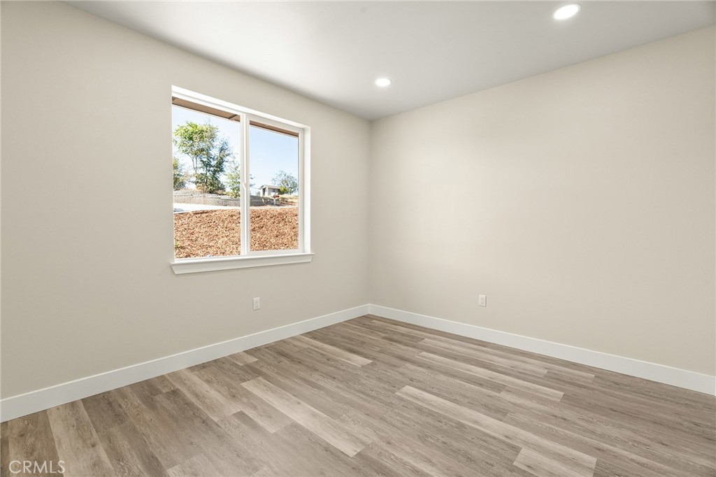5826 Golden Oaks Road Property Photo 24