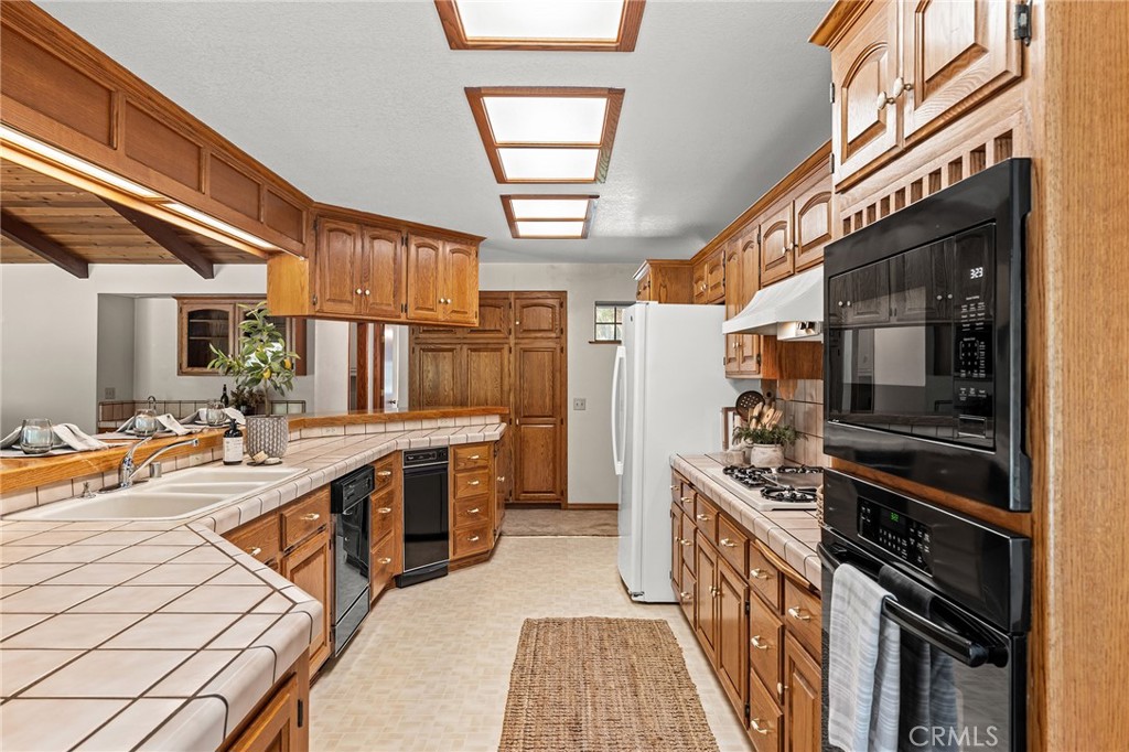 12 Quadra Court Property Photo 11