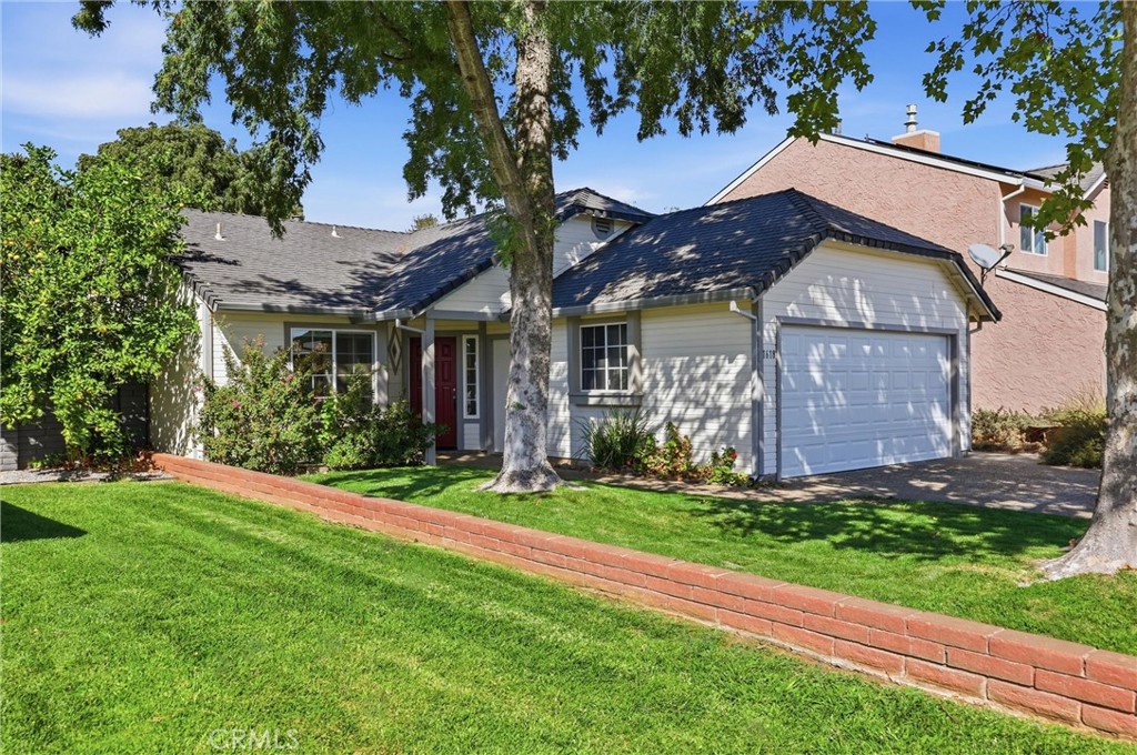 1618 E Lassen Property Photo 1